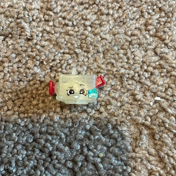 SHOPKINS! Season 5 Special Edition Electric Glow Cam Corder - Picture 1 of 4